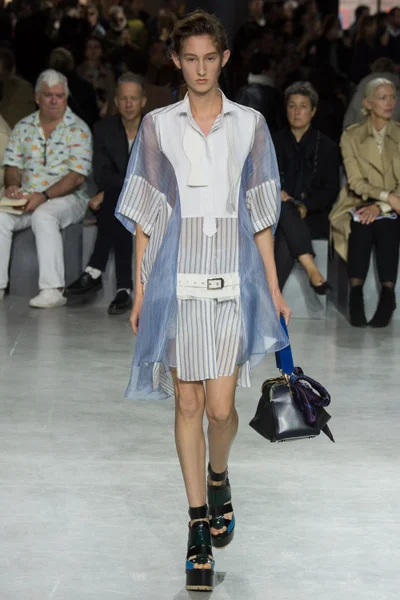 Look 19